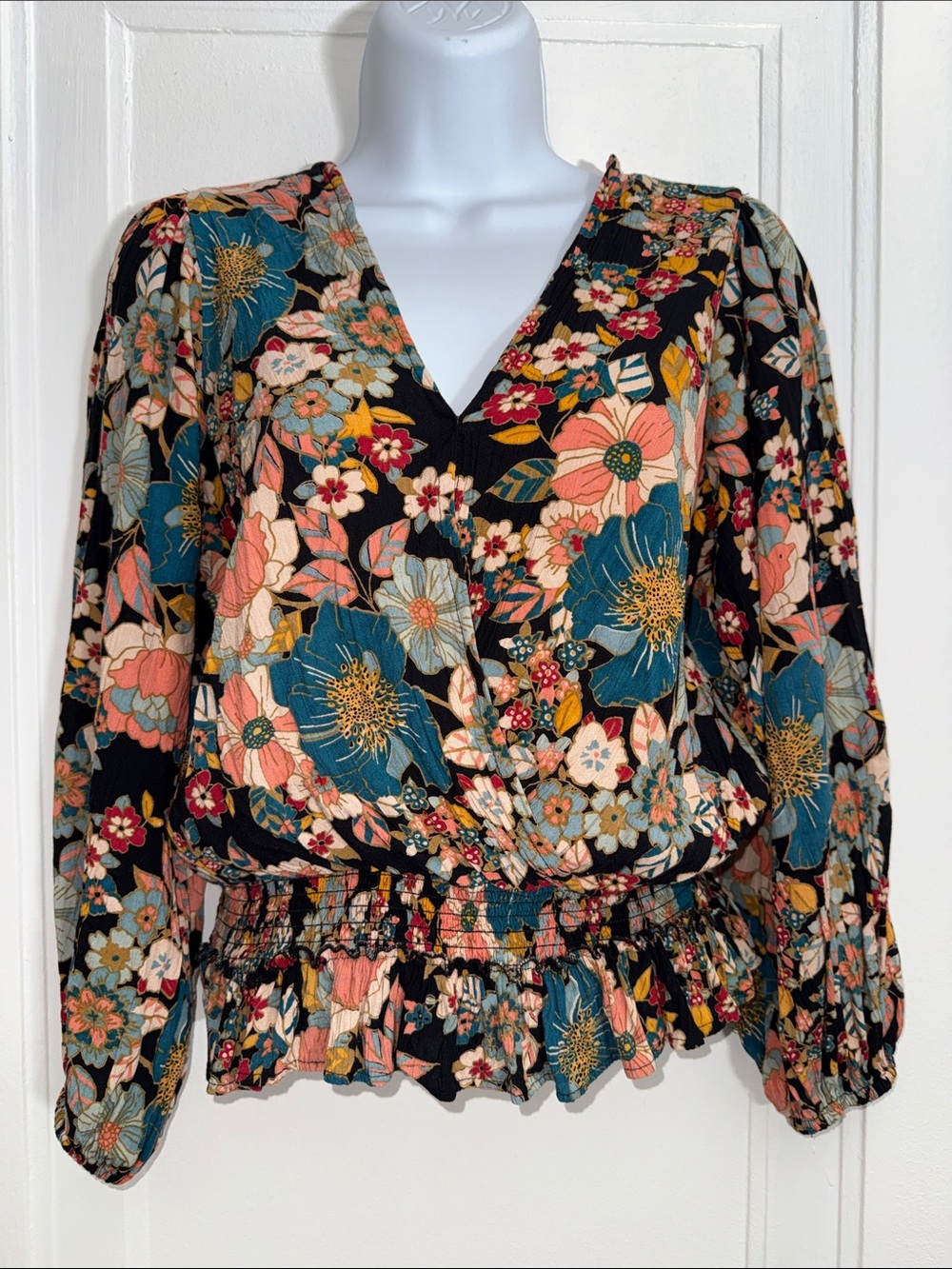 Angie Black Floral V-Neck Peplum Surplice Blouse size small